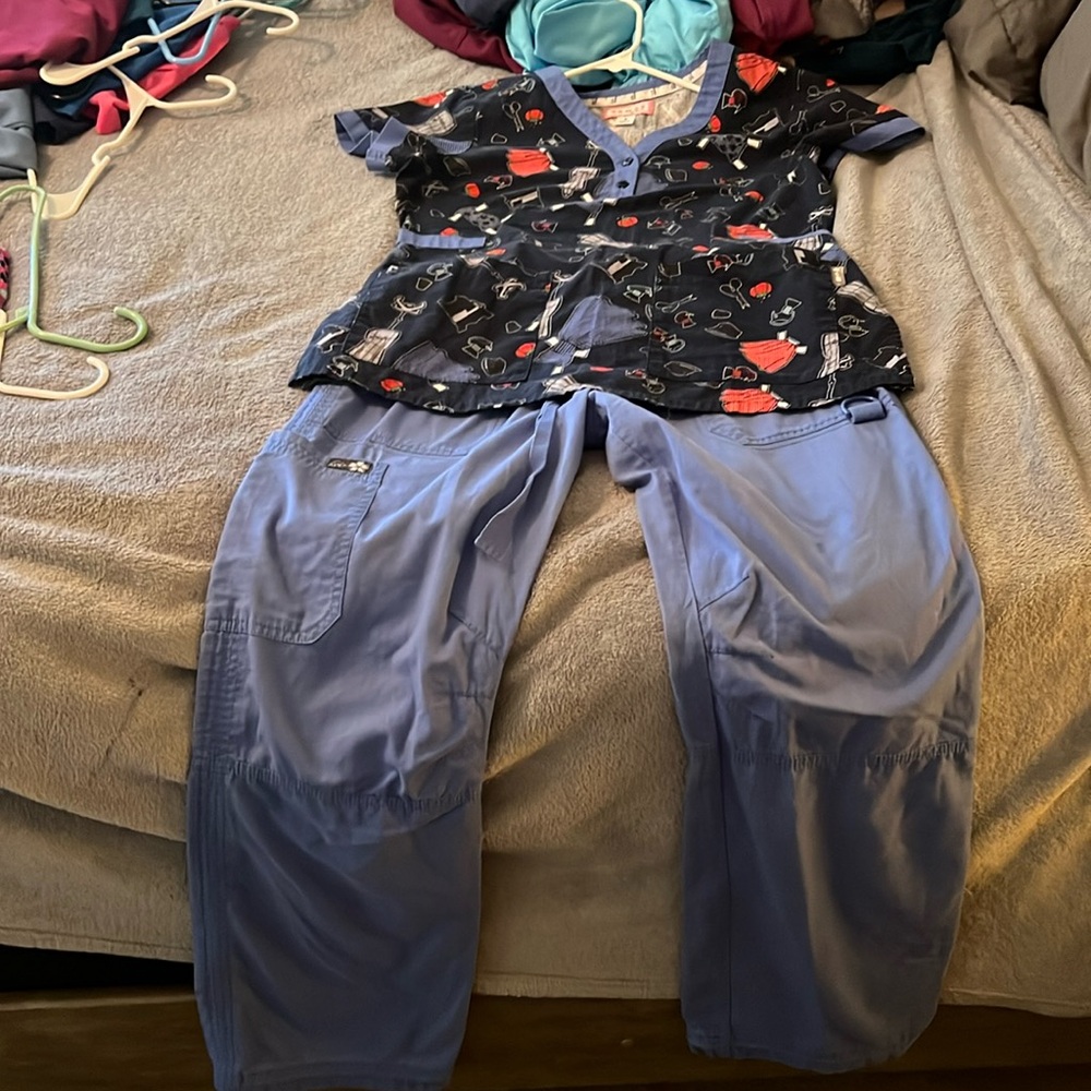 Scrub set